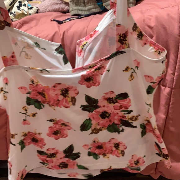 Clothes - Picture 3 of 5